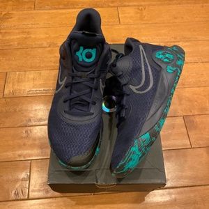 KD Trey 5 IX pre owned in excellent condition with box